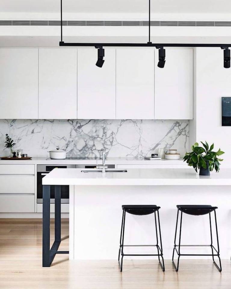 1.-Marble-Kitchen-Backsplash-pinterest.com_