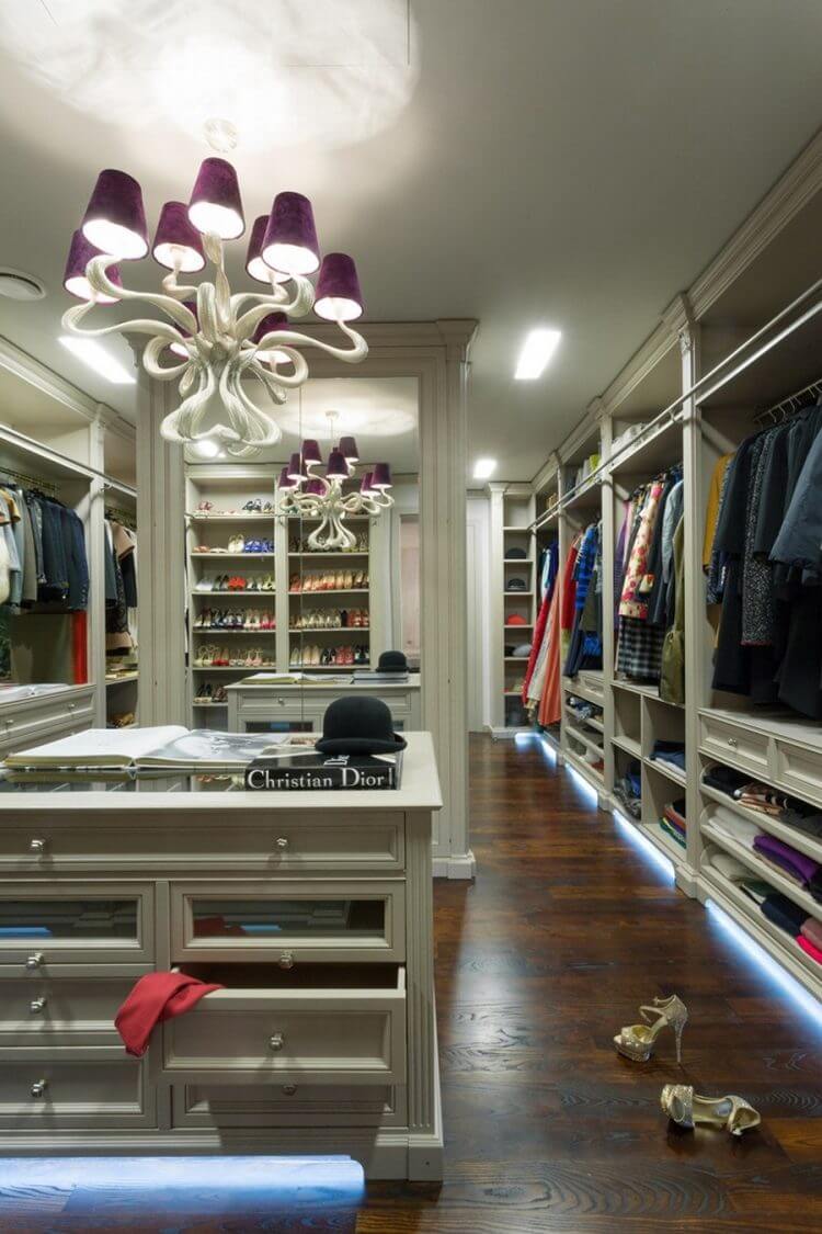 20.-extra-large-walk-in-closet