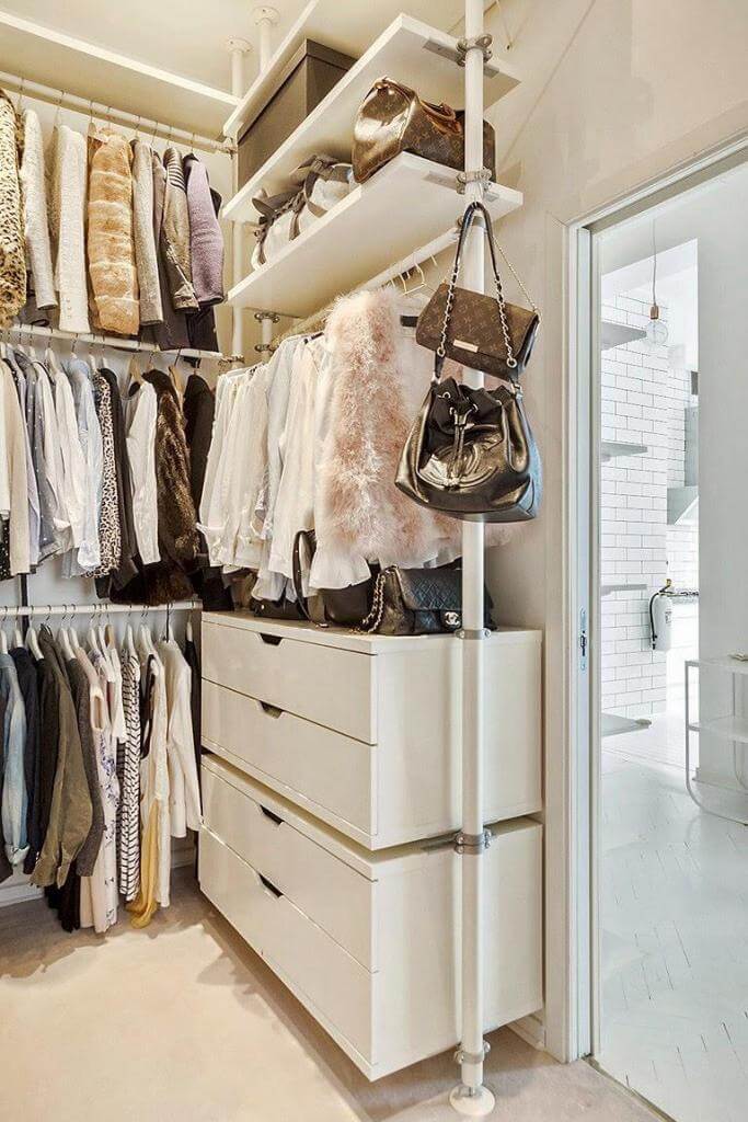 3.-Walk-in-closet-created