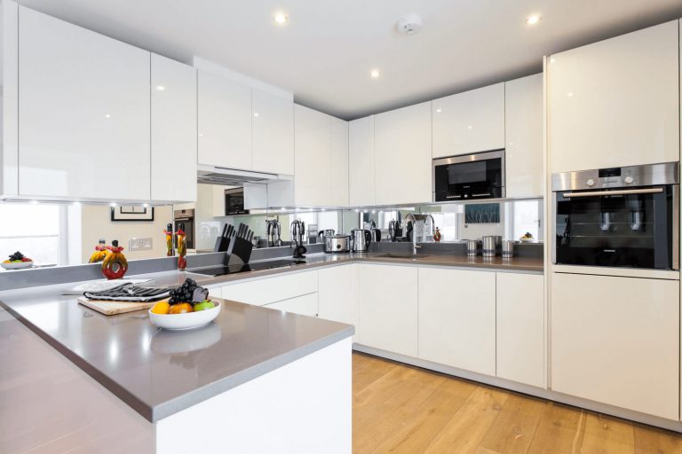 5.-Mirror-kitchen-backsplash-Ideas-Pinterest.com_