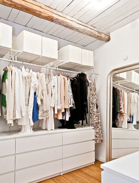 9.-simple-and-stylish-walk-in-closet