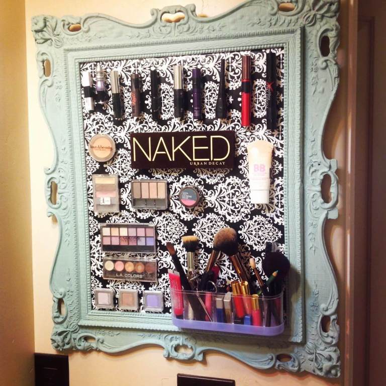 11.-magnetic-makeup-board-pintereset.com_