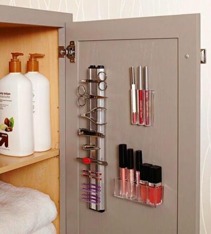 small-bathroom-storage-ideas-bhg.com_