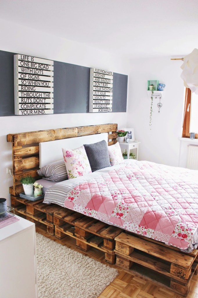 11-decorative-wall-pictures-diy-pallet-projects-homebnc