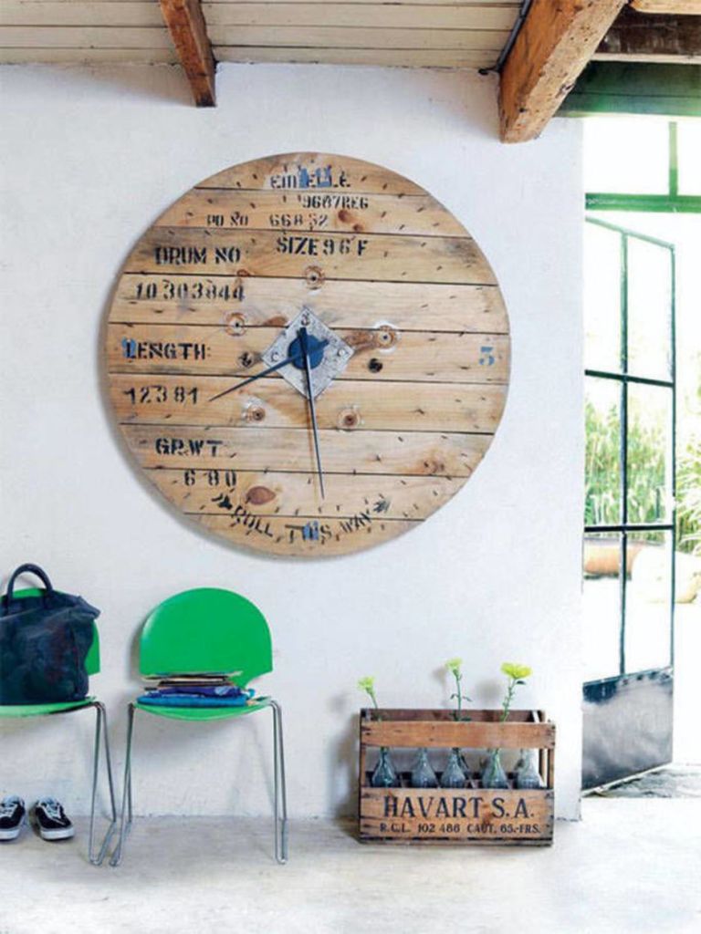 9-reclaimed-wood-wall-clock-diy-Reclaimed-Wood-Wall-Clock