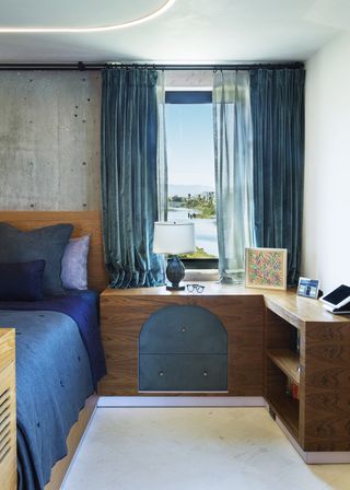 alexandra-loew-out-of-the-blue-9-1588105446